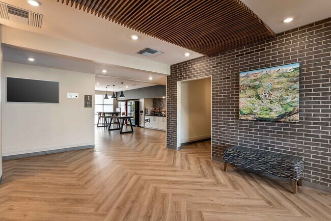 Furnished Studio-Colorado Springs - Center Park