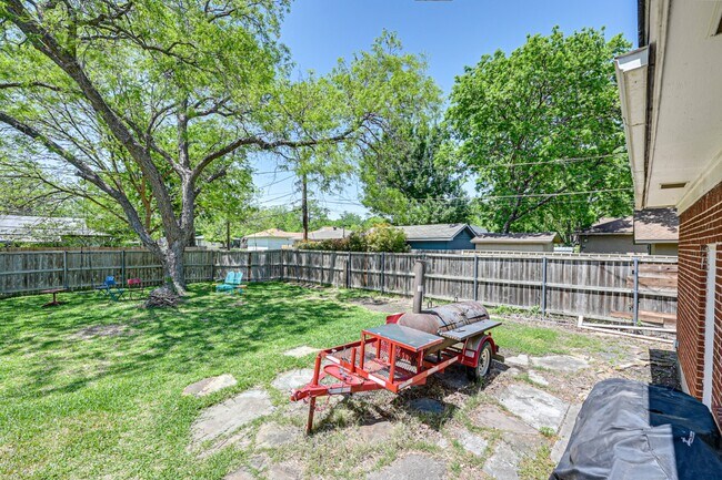 Photo - Casa View Heights Gem with Huge Fenced Yard