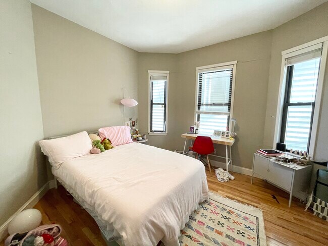 Photo - 1576 Tremont St Unidad 4