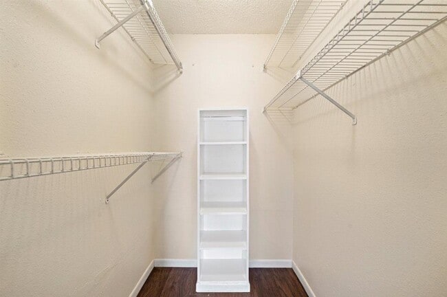 Building Photo - 2818 S Bartell Dr Unit True