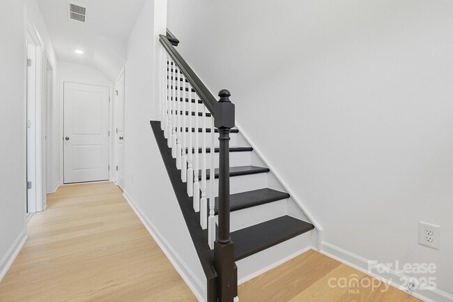 Photo - 3210 Stelfox St