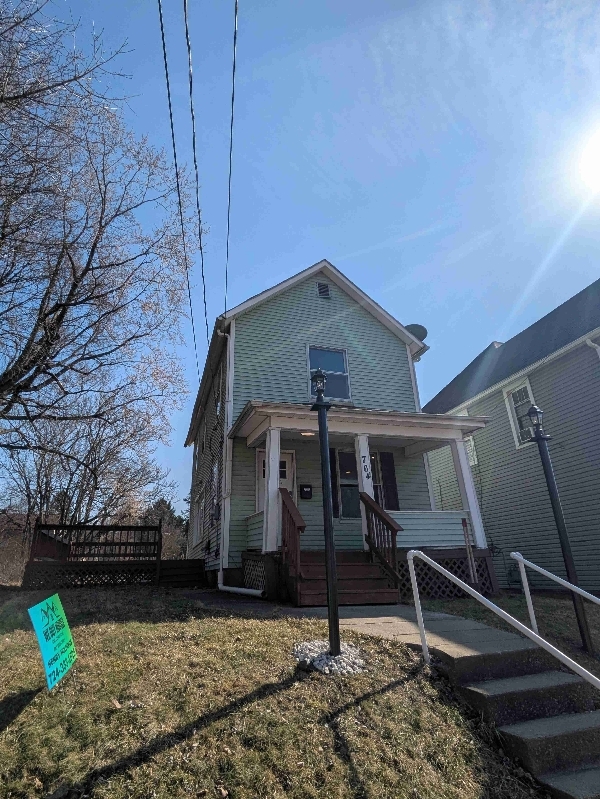 Building Photo - 764 Lathrop St Rental