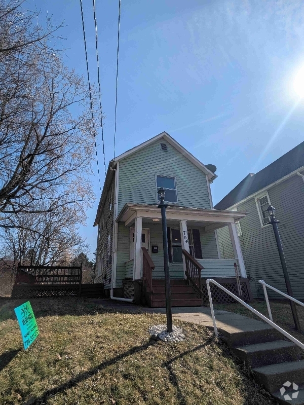 Building Photo - 764 Lathrop St Rental