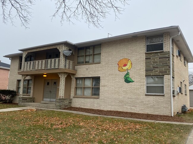 Building Photo - 4236 N 91st St Unit 4