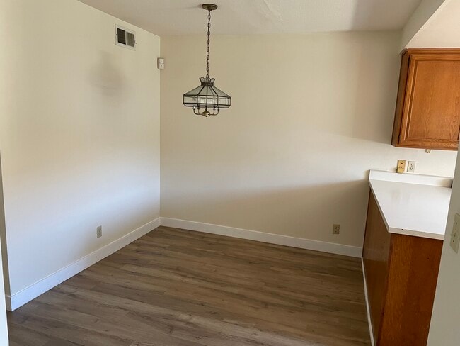 Breakfast Area - 1847 S Barrington Ave Unit Apartment #1