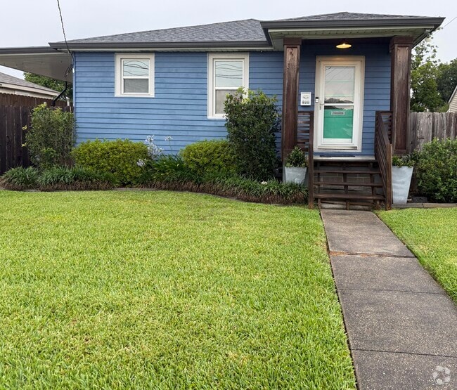 Lush lawn and garden with automatic irrigation system - 820 Thirba St Rental