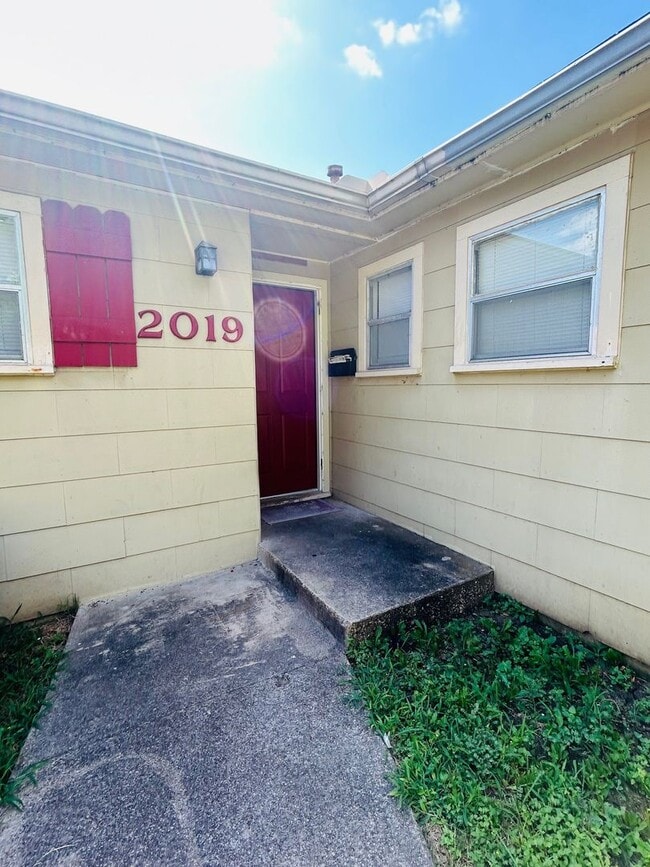 Photo - 2019 Curtis Dr