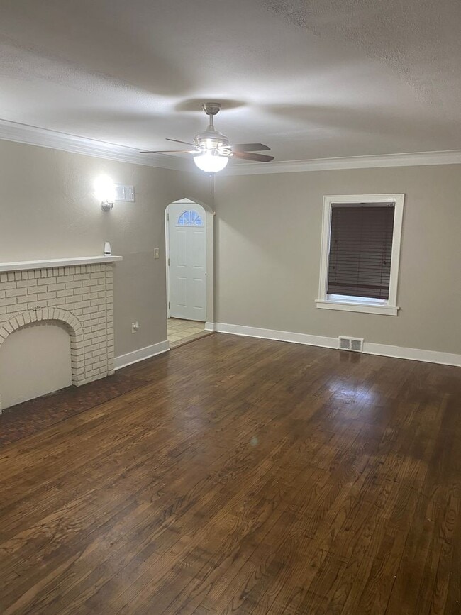 Photo - GLEN PARK LIVING! Near IUN & Golf Course!