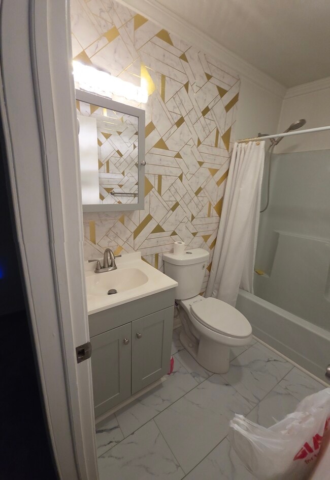 Photo - 2114 Lakeview Rd