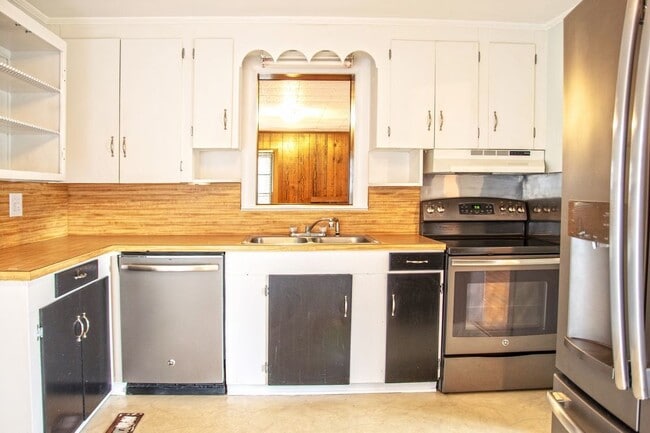 Photo - 601 Parkway Blvd