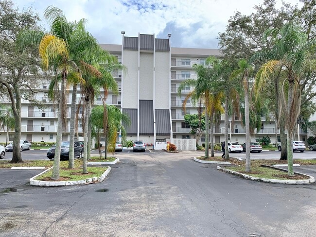 Building Photo - 3100 W Rolling Hills Cir Unit 309