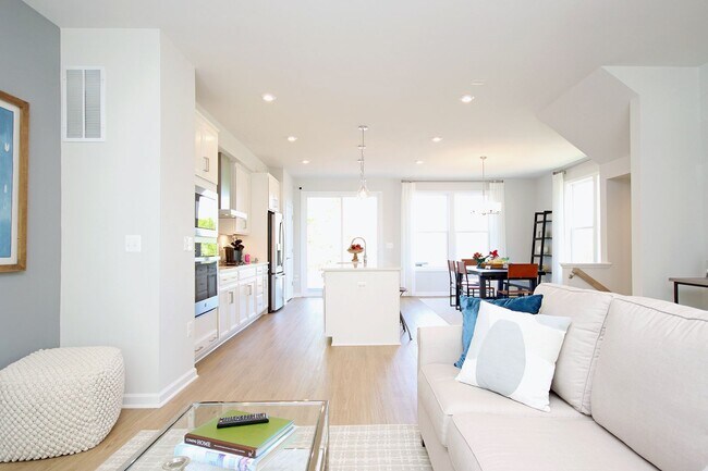 Photo - End-Unit Avon Park Townhome Near Biscuit Run Park