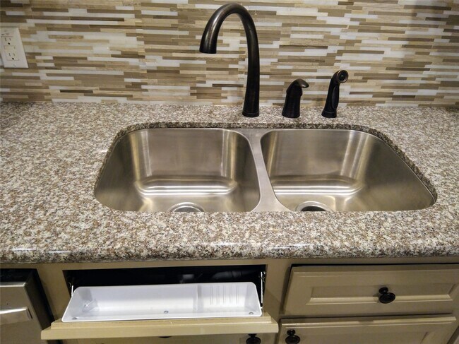 Photo - 3340 Blodgett St