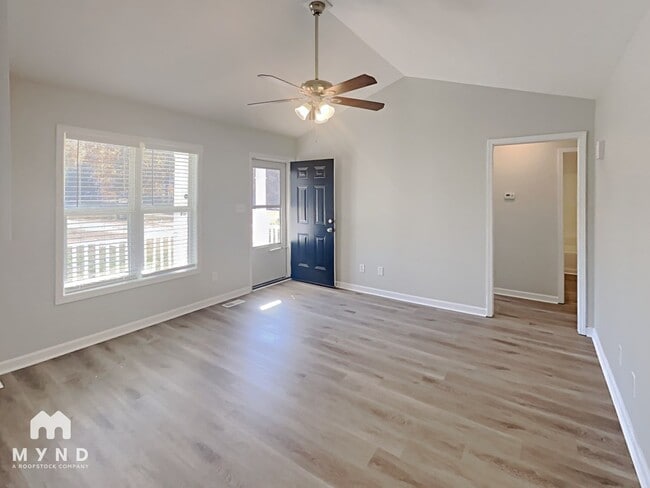 Photo - 128 Lippizanner Pl