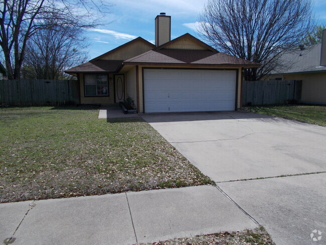 Building Photo - 3802 Trotwood Trail Rental