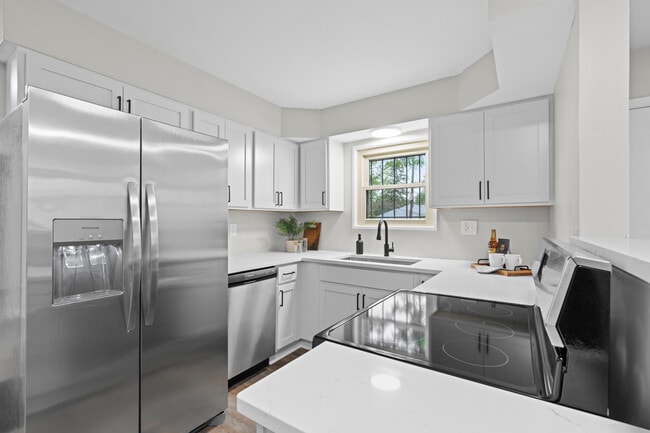 Photo - 986 Loretta Ave