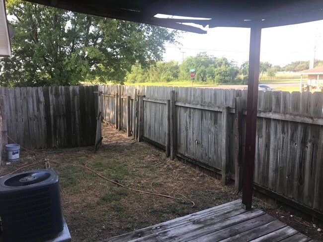 Building Photo - TWO BEDROOM DUPLEX TO SHARE WITH YOUR FURR... Rental