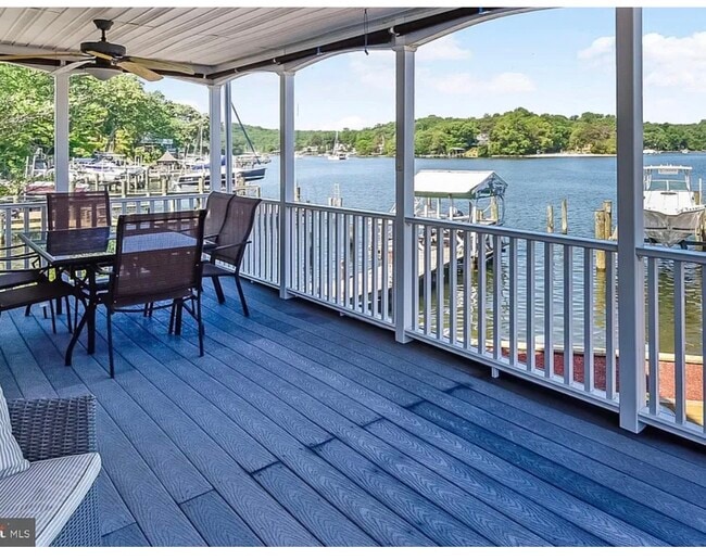 Photo - 684 N Riverside Dr