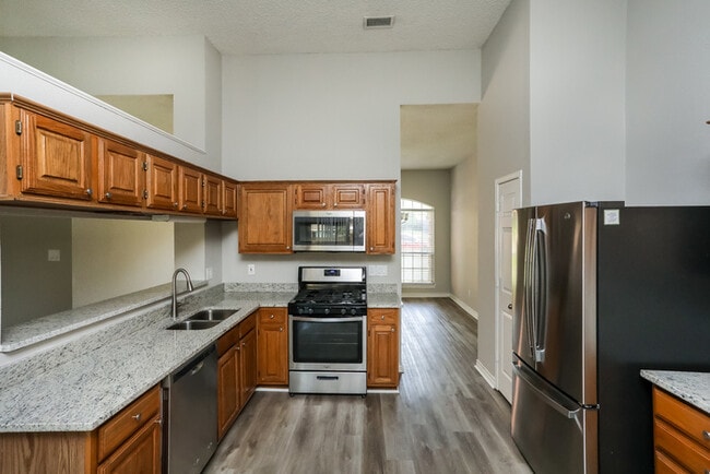 Photo - 819 Crooked Creek Ln