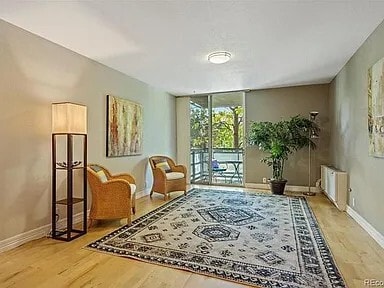 Photo - 2500 S York St