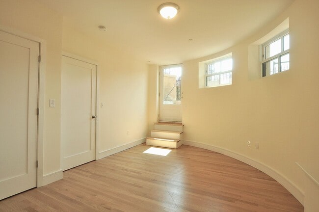 Photo - 870 Beacon St