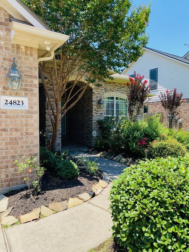 Building Photo - 24823 Dutton Point Dr