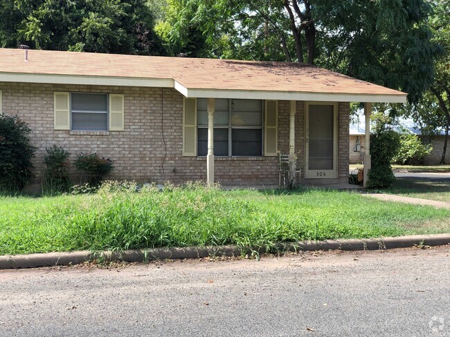 Building Photo - 306 S Crockett St Rental