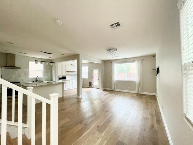 Photo - 7468 Morisset Ave