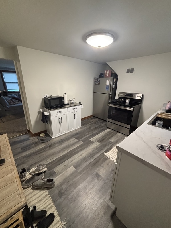 Building Photo - 206 4th St Rental