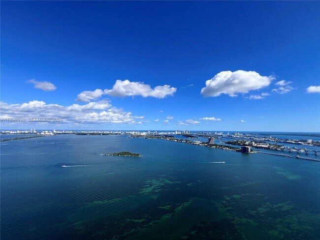 Building Photo - 700 NE 24th St Unit 5107