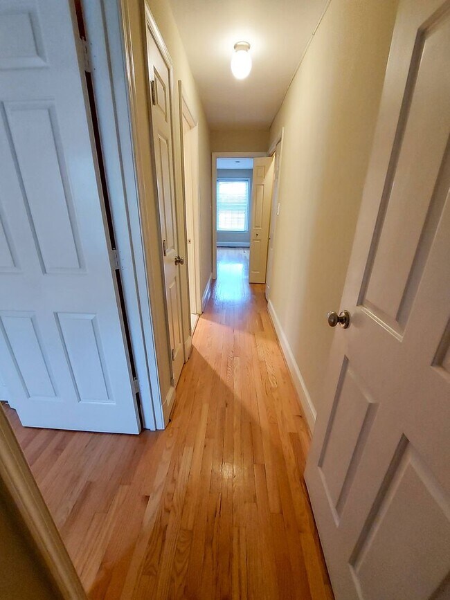 Photo - Quaint two-level 2br/2.5br condo for rent ...