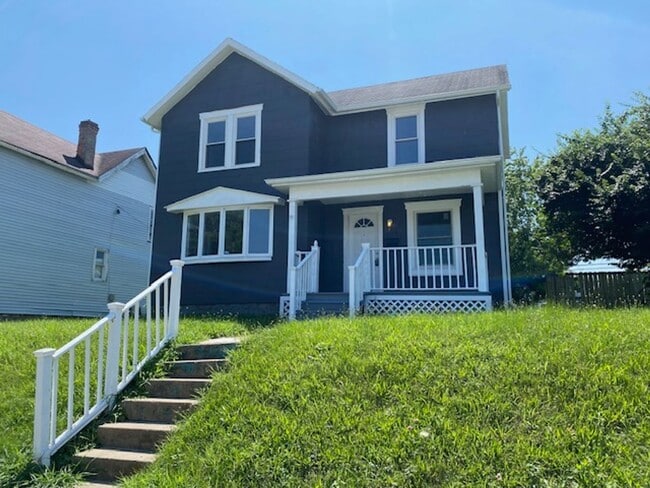 Three bedroom, one bathroom, single home i... - Three bedroom, one bathroom, single home i...