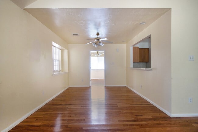 Photo - 1239 Lovett St