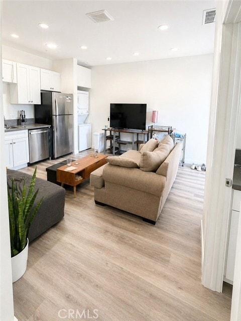 611 W Walnut Ave