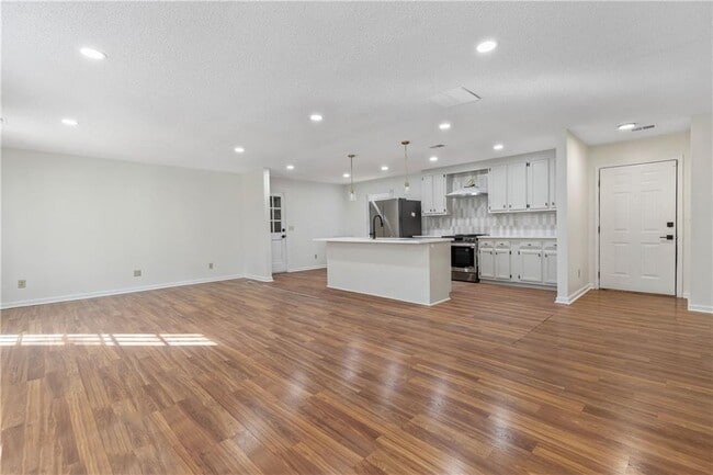 Photo - 2095 Uniwattee Trail SE