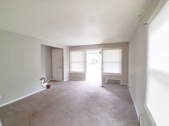 Photo - 2 BED 1 BATH BEAUTIFUL SINGLE FAMILY HOME