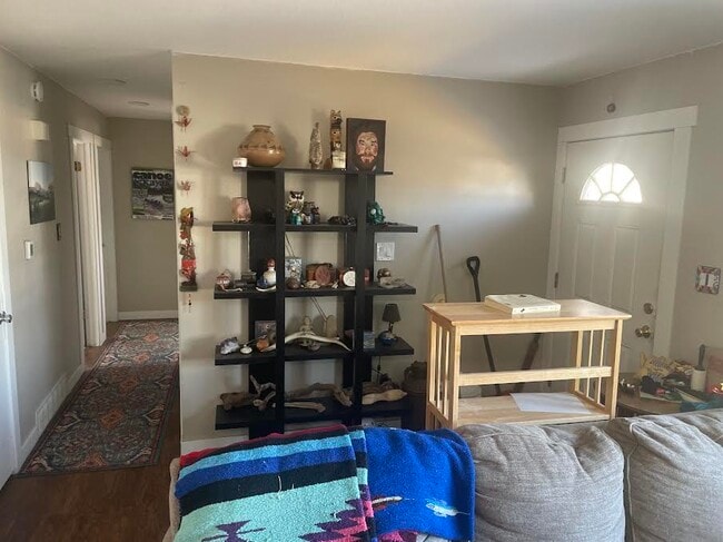 Photo - 1925 W Plum St