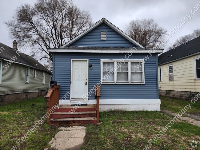 Building Photo - Spacious 3 bedroom house