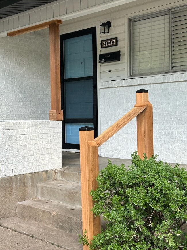 Photo - 4909 Sunset St