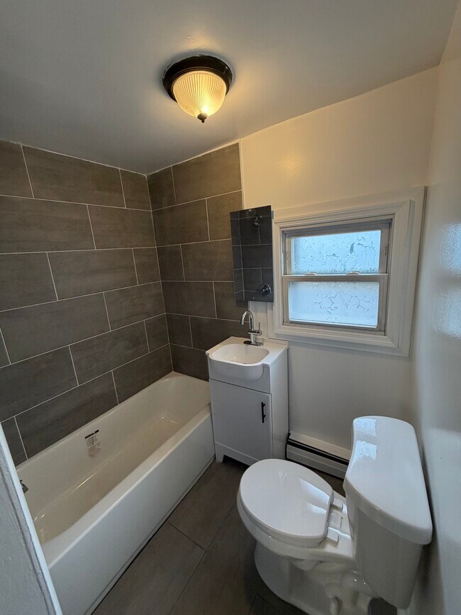 Photo - 738 Edgar Rd Unit 2