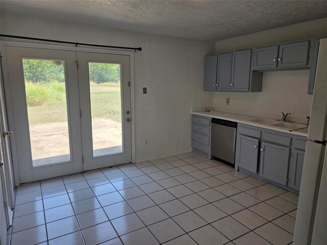 Photo - 637 Sinclair Dr