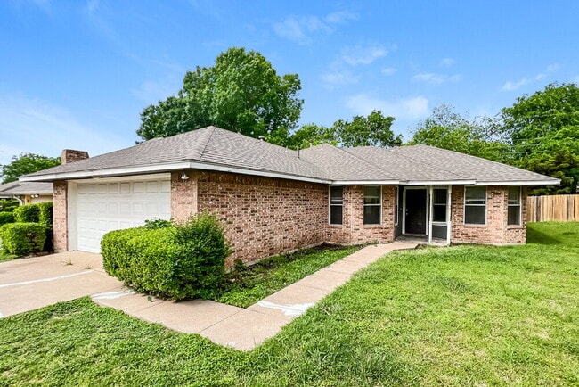 Building Photo - 1311 Mallard Dr
