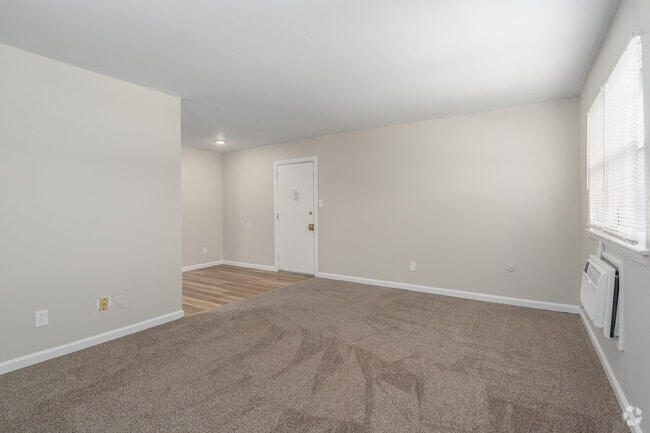 2BR, 1BA - 775SF - Living Room