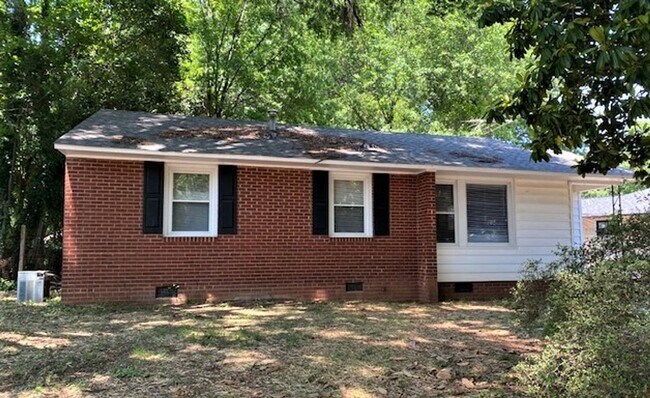 Building Photo - Selwyn/Collins Park area  3 bed, 1 bath Bu... Rental