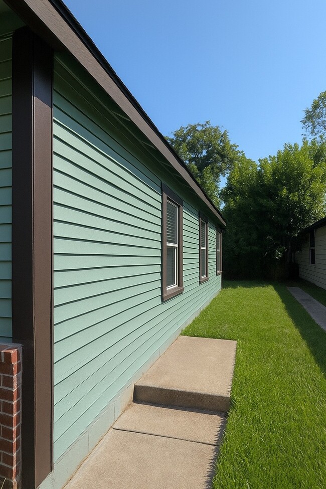 Photo - 7023 Chippewa Blvd
