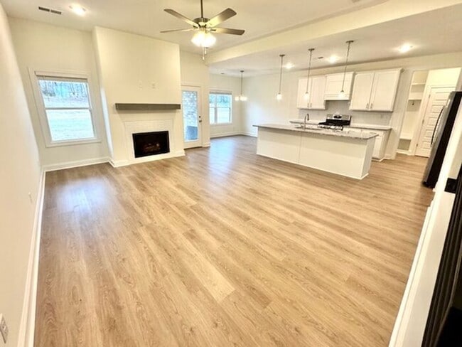 Photo - Now Leasing A 5 Bedroom 3 Bath Home In Olive Branch @ Southbranch