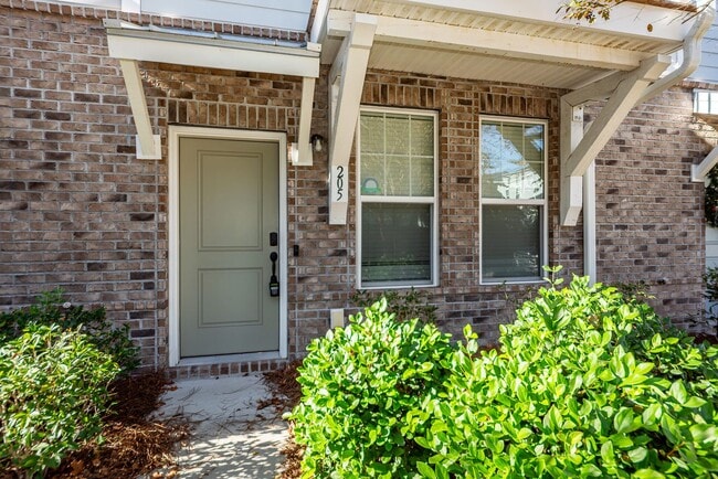 Photo - 4 Bedroom, 3.5 Bathroom Townhome in The Marshes at Cooper River - Charleston