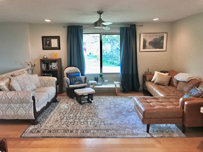 Photo - 301 S Millhollow Rd