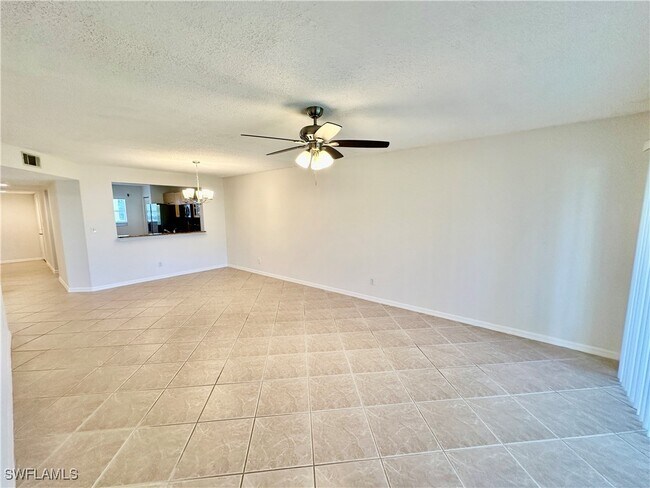 Photo - 738 Landover Cir Unidad 102