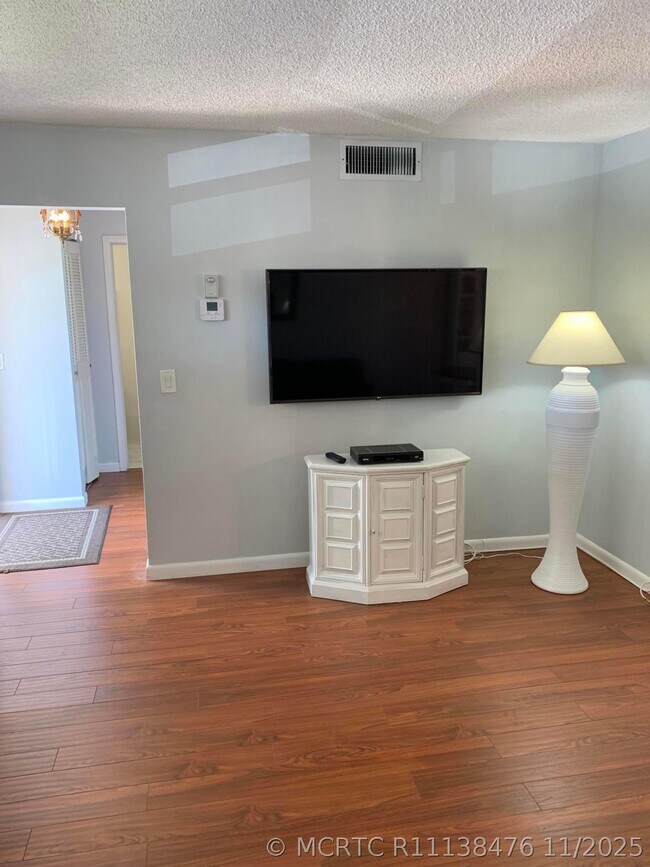 19 Colonial Club Dr Unit 202
